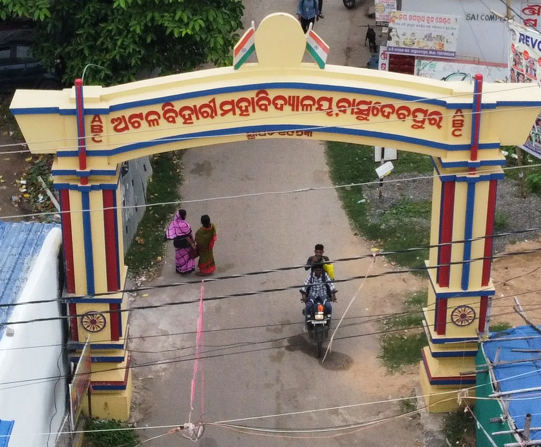 College Main Building photo 2